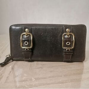 Coach Zoe Signature Buckle Zip Arround Leather Wallet